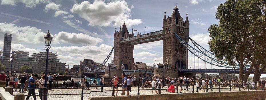 Tourists and locals at London Bridge